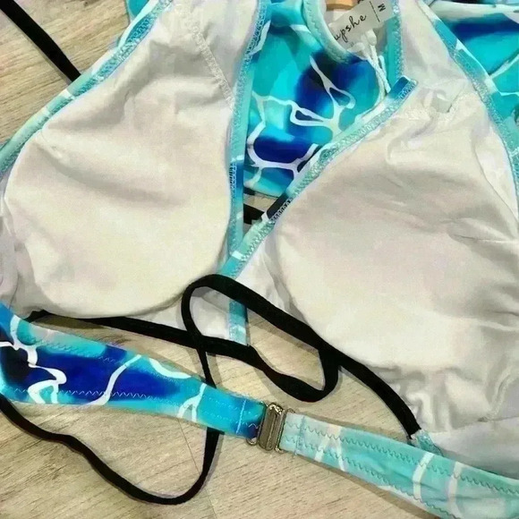 NWT Cupshe Water Ripple Wrap One-piece Swimsuit Halter Bathing Suit Blue Size M - Picture 8 of 10